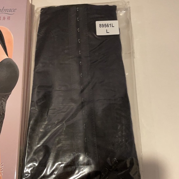 NWB: Body Shaping Corset - Picture 4 of 5